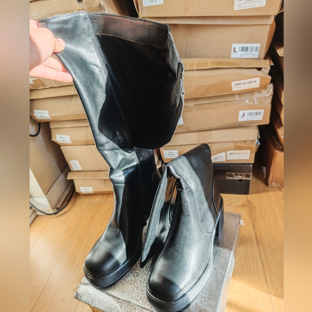 Black Women's Knee-High Boots